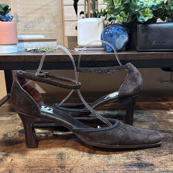 Victoria’s Secret Brown Suede Heels Size 7 - Picture 7 of 11